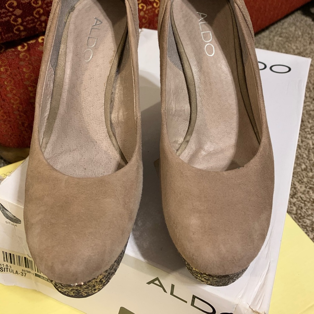 Shoes - Picture 2 of 6